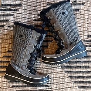 Sorel Women’s Waterproof Lace-Up Winter Boots in Gray and Black
